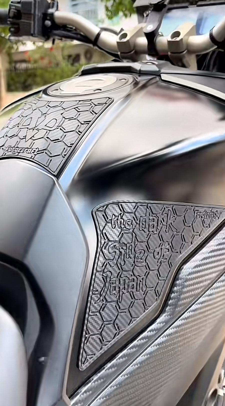 Carbon tankpad, σχέδιο The Dark Side of Japan